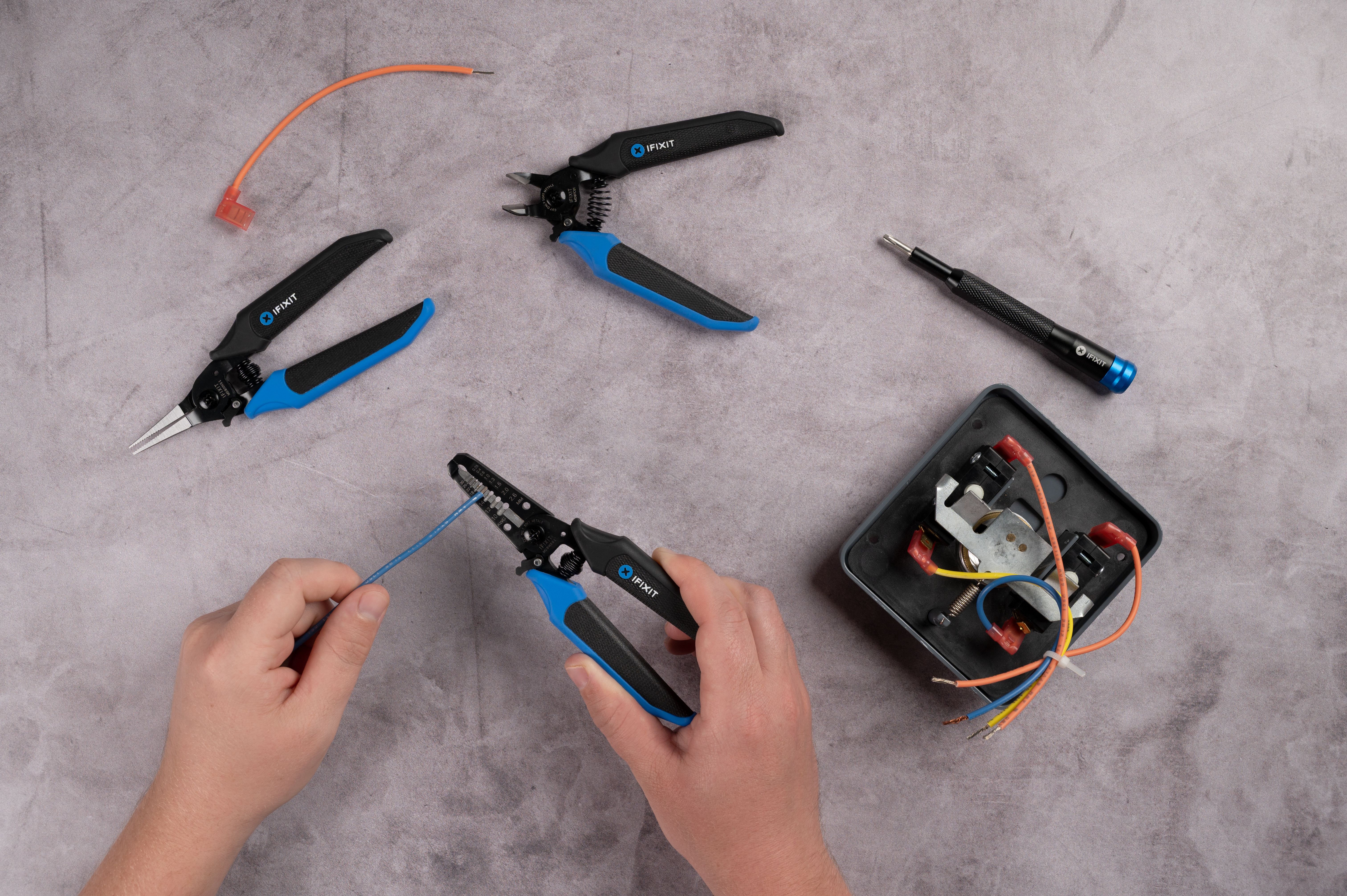 Pince à Dénuder IFixit Mandible - Pour Fils 0.25 à 2.6 Mm (30-10 AWG), Poignée Ergonomique, Automatique